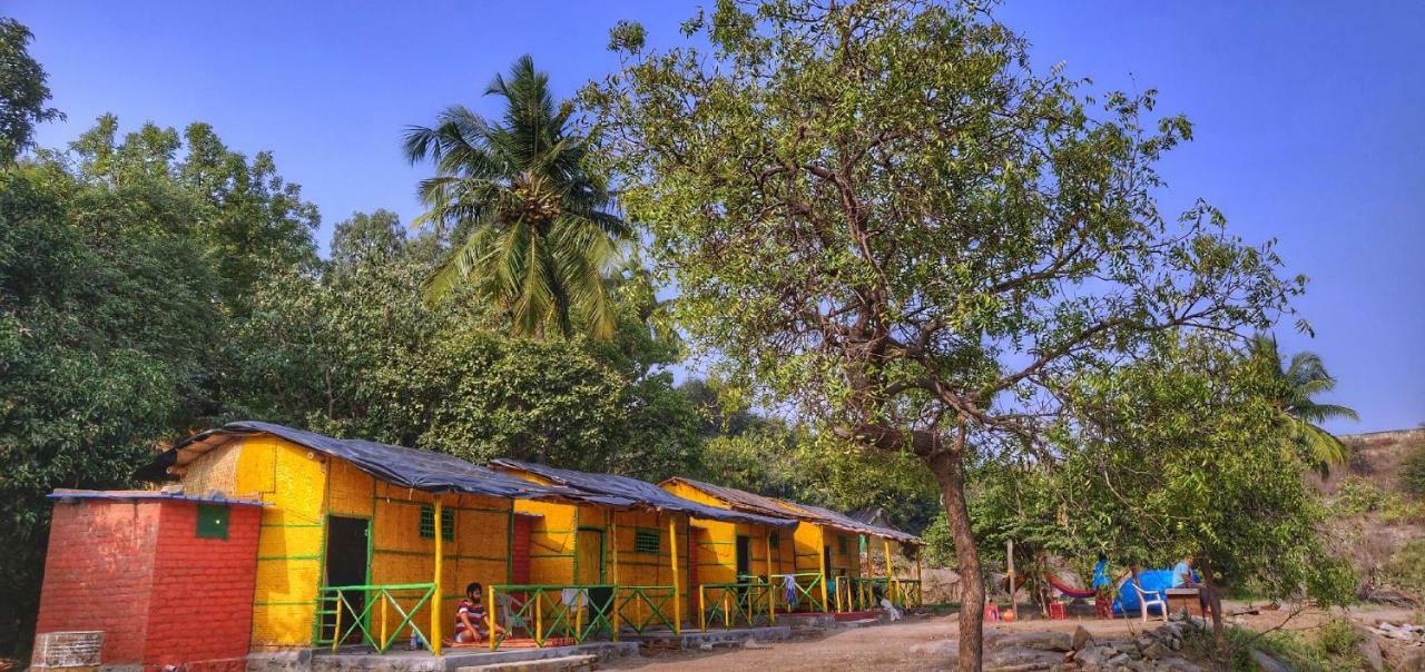 Hotel Gowri Hampi Exteriör bild